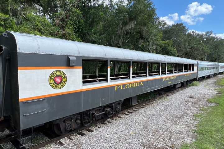 6324 Open Air Coach Exterior