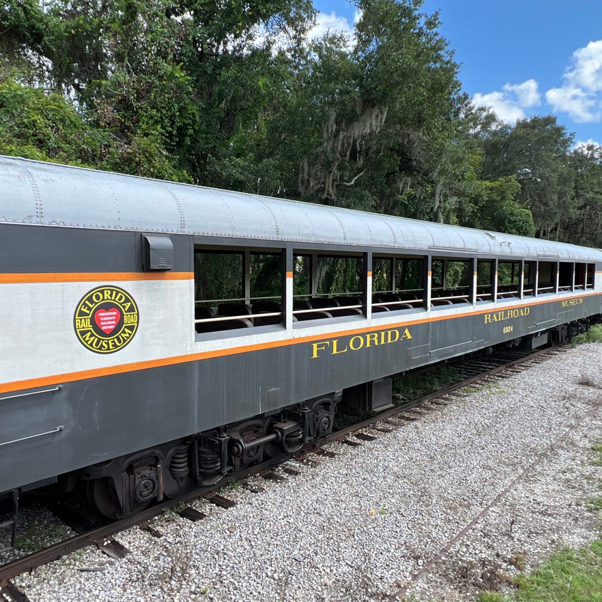 6324 Open Air Coach Exterior